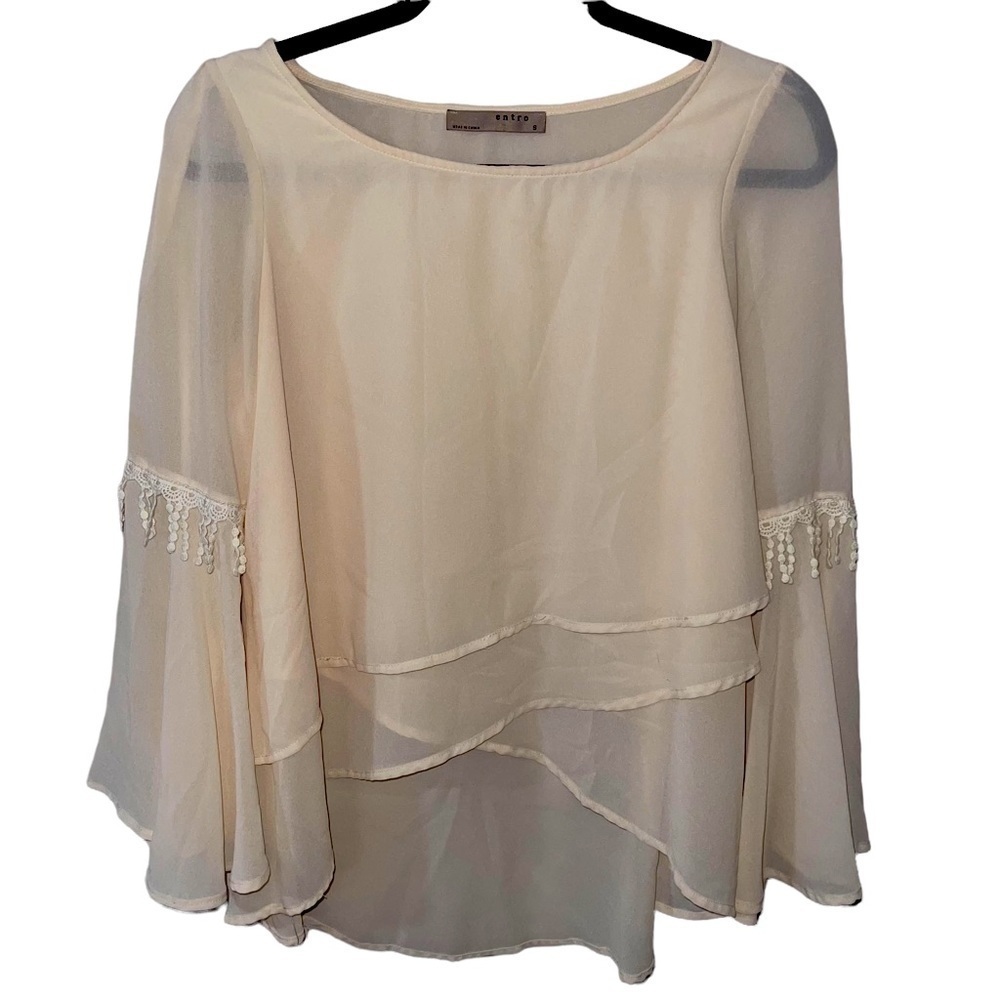 𝅺entro CREAM COLORED BELL SLEEVE TOP WITH LACE EMBELLISHMENTS SIZE SMALL